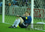 FUSSBALL Weltmeisterschaft Oliver Kahn am Boden