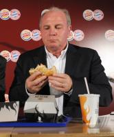 FC Bayern Muenchen Manager Uli Hoeness bei Burger King
