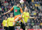 Fussball 1. Bundesliga: Dortmund - Bremen, Zweikampf