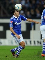 Fussball 1. Bundesliga, Saison 2011/2012: FC Schalke 04, RAUL am Ball