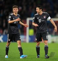 Fussball Champions League  Saison 2010/2011: Thomas Mueller, Mark van Bommel (v. li., FC Bayern Muenchen)