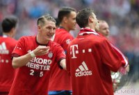 Fussball, 1. Bundesliga  Saison 13/14: Jubel FC Bayern Muenchen mit Schale