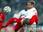 Fussball Bundesliga: Hannover - Hamburger SV, Zweikampf