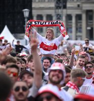 Fussball DFB Pokal Finale 24/25: Arminia Bielefeld - VfB Stuttgart, Public Viewing auf dem Schlossplatz