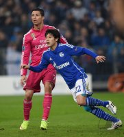 Fussball CHL 14/15 Achtelfinale: Atsuto Uchida (FC Schalke 04) gegen Cristiano Ronaldo (Real Madrid)