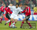 Fussball 1. Bundesliga: Leverkusen - Muenchen, Zweikampf