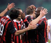 Fussball  SERIE A SAISON 2009/2010  Clarence Seedorf jubel mit Giuseppe Favalli (Milan)