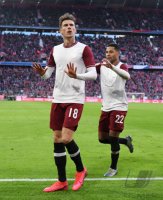 Fussball 1. Bundesliga Saison 19/20: JUBEL Leon Goretzka (FC Bayern Muenchen)