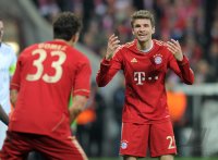 Fussball CHL  Saison 2011/2012:  JUBEL nach dem TOR Mario Gomez (li,) mit Thomas Mueller (FC Bayern Muenchen)