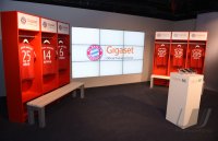 Offizielle Uebergabe der Gigaset ME Smartphones an den FC Bayern Muenchen