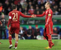 Fussball DFB Pokal 11/12 : Philipp Lahm, Arjen Robben (v. li., FC Bayern Muenchen)