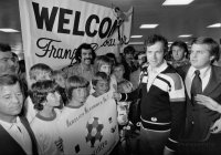 Fussball  Beckenbauer (Cosmos) bei der Ankunft in New York