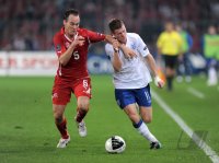 Fussball International EM 2012-Qualifikation: Steve VON BERGEN (li, Schweiz) gegen James MILNER (re, England)
