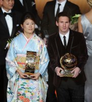 Fussball International  FIFA Ballon d Or 2011: Homare Sawa (Japan) und Lionel Messi (Argentinien)