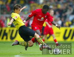Fussball 1. Bundesliga: Dortmund - Freiburg, Zweikampf
