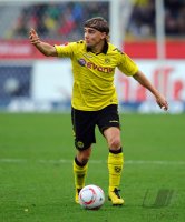 Fussball: 1. Bundesliga Saison 2010/2011, Dortmund: SCHMELZER am Ball
