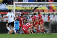 FUSSBALL WM 2010, VORRUNDE: Deutschland - Serbien