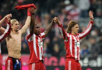 Fussball 1. Bundesliga : (v. li.) Bayern Jubel , Anatoliy Tymoshchuk, Edson Braafheid, Martin Demichelis