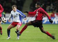 Fussball 1. Bundesliga: Leverkusen - Hamburg, Zweikampf