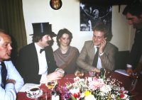 Fussball: Rummenigge mit Ehefrau bei Zauberer Porodini