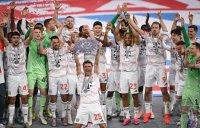 Fussball 1. Bundesliga 24/25: FC Bayern Muenchen feiert die 34. Deutschen Meisterschaft