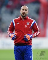 Fussball DFB Pokal Achtelfinale 14/15: Torwart Pep Reina (FC Bayern Muenchen)