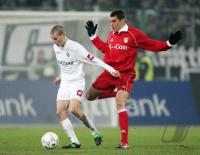 Fussball 1. Bundesliga: Gladbach - Bayern, Zweikampf