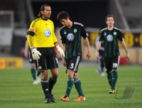 Fussball 1. Bundesliga :  Andre Lenz, Diego, Peter Pekarik (v. li., VfL Wolfsburg)