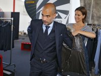 Fussball 1. Bundesliga 2013/2014: S. Oliver Einkleidung FC Bayern Muenchen