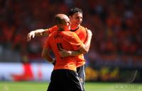 FUSSBALL INTERNATIONAL: Arjen ROBBEN, Mark VAN BOMMEL (v. li., Holland)