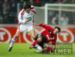 Fussball 1. Bundesliga: Koeln - Leverkusen, Zweikampf