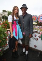 FUSSBALL 1. BUNDESLIGA 13/14:  David Alaba mit Freundin Katja Butylina