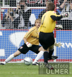 Fussball 1. Bundesliga: Leverkusen - Stuttgart, Zweikampf