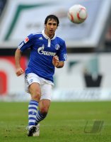 Fussball: 1. Bundesliga Saison 2010/2011: FC Schalke 04, RAUL Einzelaktion