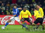 Fussball 1. Bundesliga: Dortmund - Schalke, Zweikampf