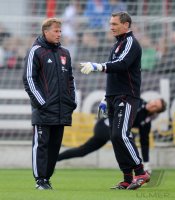 Fussball 1. Bundesliga: Trainer Andries Jonker, Torwarttrainer Walter Junghans (v.li., FC Bayern Muenchen)