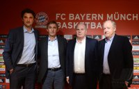 Basketball 1. Bundesliga 2012/2013:  Sportdirektor Marko Pesic, Trainer Svetislav Pesic, Praesident Uli Hoeness ,  Rudolf Schels (v. li., FC Bayern Muenchen)