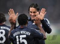 Fussball Bundesliga  Ze Roberto und  TONI  ( Bayern Muenchen)