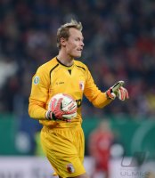 FUSSBALL DFB POKAL  Saison 2012/2013: Torwart Alexander Manninger (FC Augsburg)