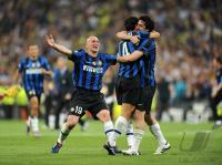 Fussball Champions League Finale: Esteban Matias Cambiasso Deleau, Javier Zanetti, Diego Milito  (v. li., Inter)