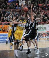 Basketball  1. Bundesliga  10/11   Walter Tigers Tuebingen - EWE  Baskets Oldenburg