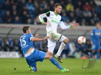 Fussball 1. Bundesliga  2012/2013:  Matthieu Delpierre (li, TSG 1899 Hoffenheim) gegen Bas Dost (VfL Wolfsburg)