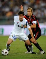 FUSSBALL SERIE A:  Diego Milito (li, Inter Mailand) Massimo Ambrossini (re, AC Mailand)