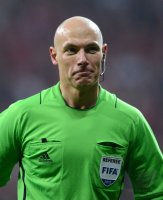 FUSSBALL INTERNATIONAL  CHL HALBFFINALE 11/12: Schiedsrichter Howard Webb (ENG)