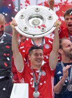 Fussball 1. Bundesliga Saison 15/16: Der FC Bayern feiert seine 26. Deutsche Meisterschaft