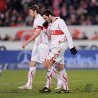Fussball 1. Bundesliga  Saison 2010/2011: (v. li.) Enttaeuschung bei Stuttgart mit Matthieu Delpierre, Cristian Molinaro