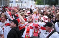 Fussball DFB Pokal Finale 24/25: Arminia Bielefeld - VfB Stuttgart, Public Viewing auf dem Schlossplatz