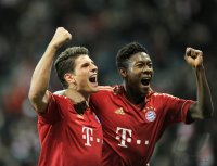 Fussball 1. Bundesliga, Saison 2011/2012:  JUBEL Mario Gomez (FC Bayern Muenchen) und David Alaba (FC Bayern Muenchen)
