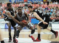 Basketball 1. Bundesliga 2011/2012:  Walter Tigers Tuebingen -Artland Dragons