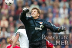 Fussball Bundesliga: Leverkusen - Bayern, Zweikampf
